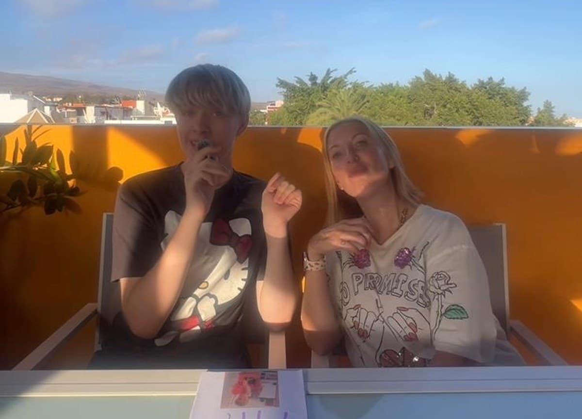Ellie and Finn recording Quali Tea Time